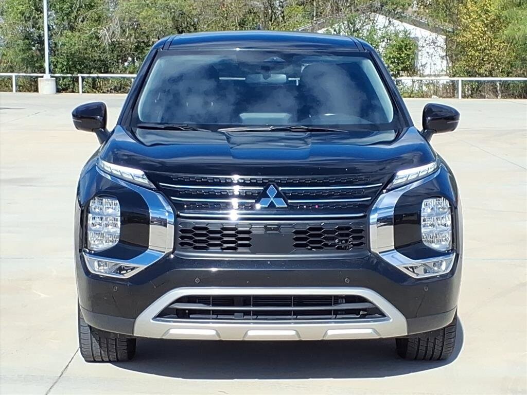 2023 Mitsubishi Outlander SE photo 3