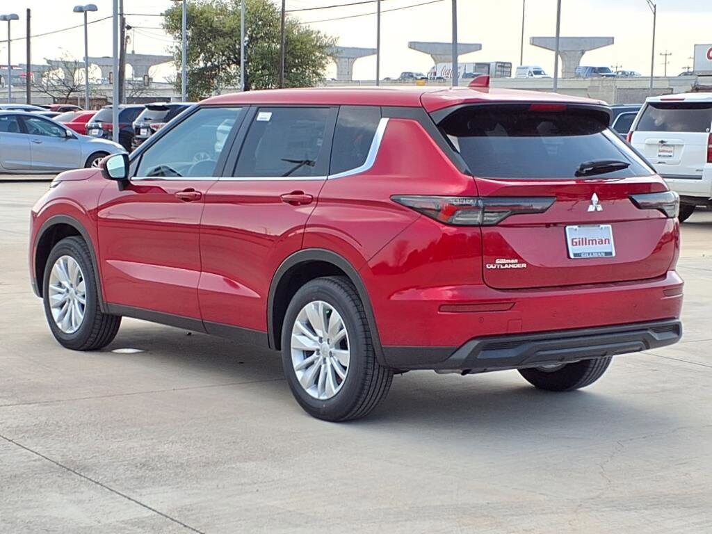2025 Mitsubishi Outlander ES photo 3