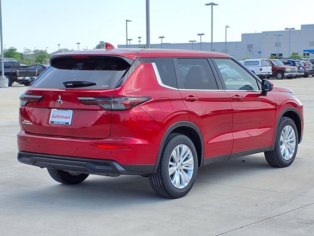 2025 Mitsubishi Outlander ES photo 4