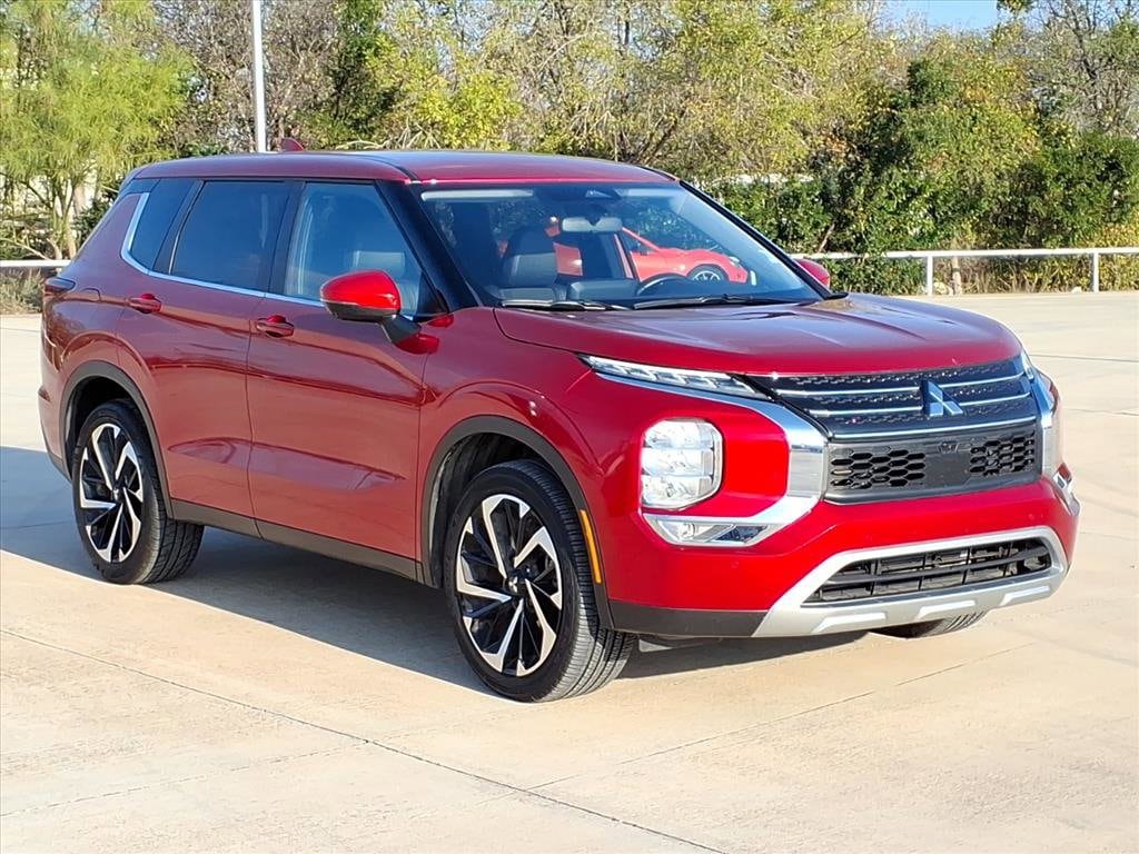 2024 Mitsubishi Outlander SE Black Edition photo 2