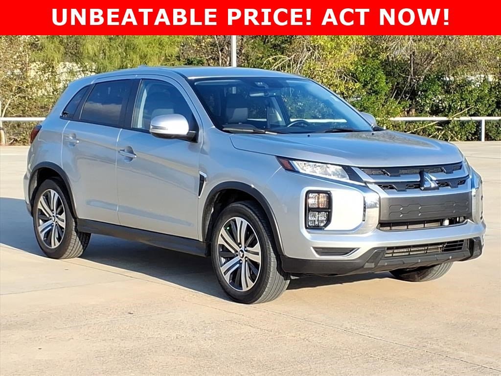 2024 Mitsubishi Outlander Sport SE's photo