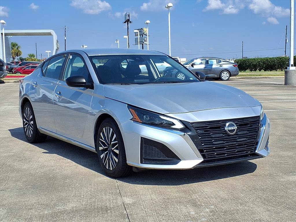 Used 2024 Nissan Altima 2.5SV 4dr Car