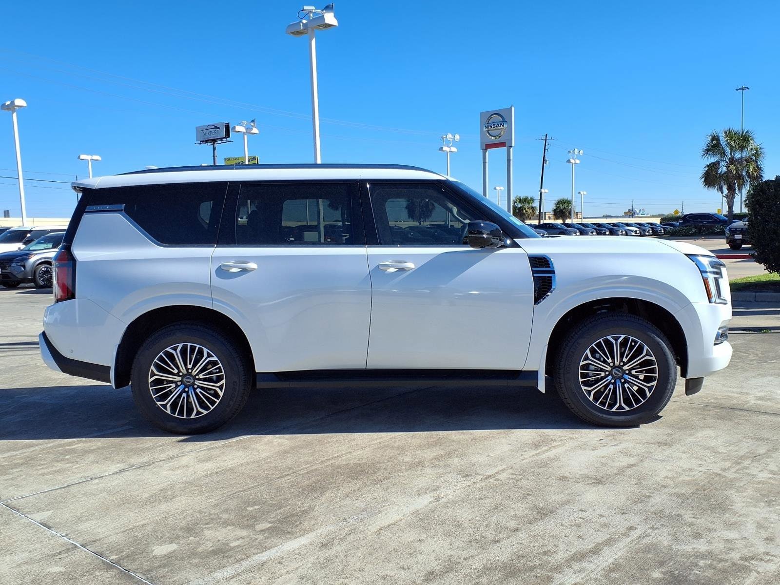 2026 Nissan Armada Platinum - Photo 8