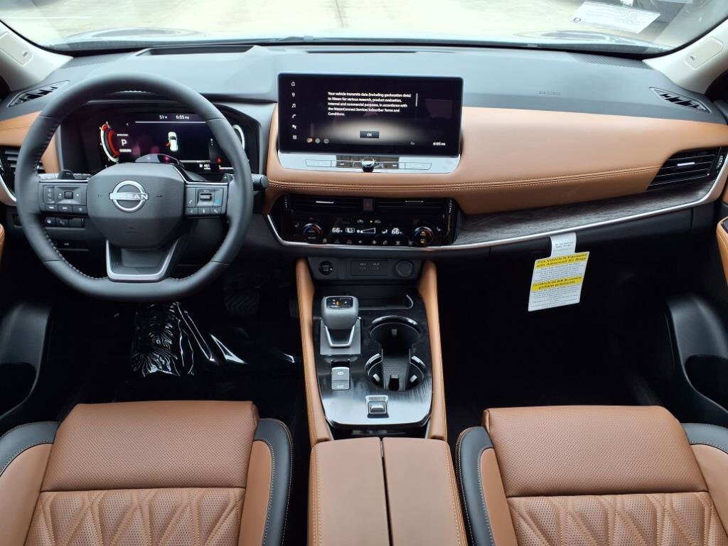 2025 Nissan Rogue Platinum photo 3