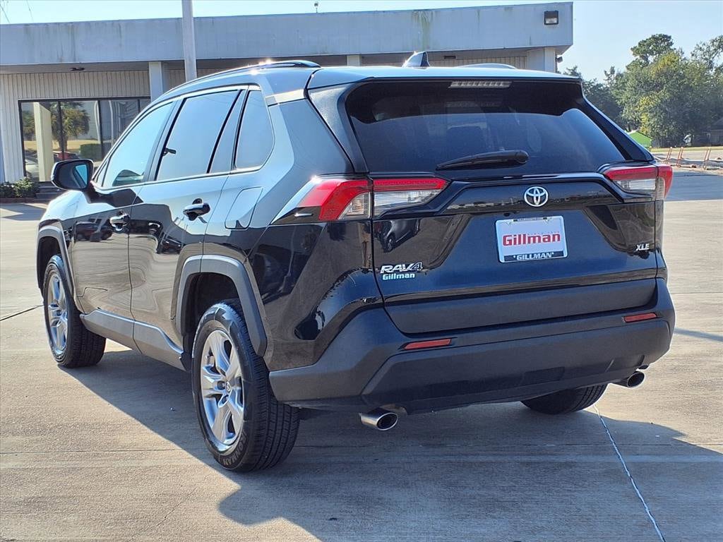 2024 Toyota RAV4 XLE photo 3