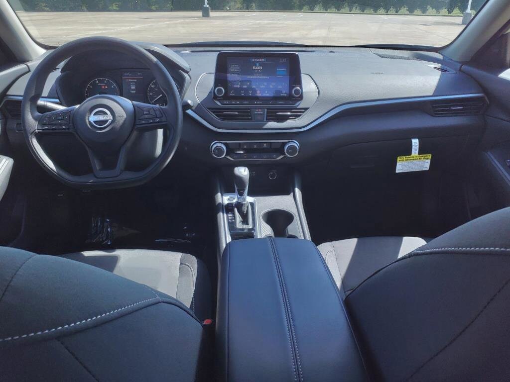 2025 Nissan Altima S photo 3