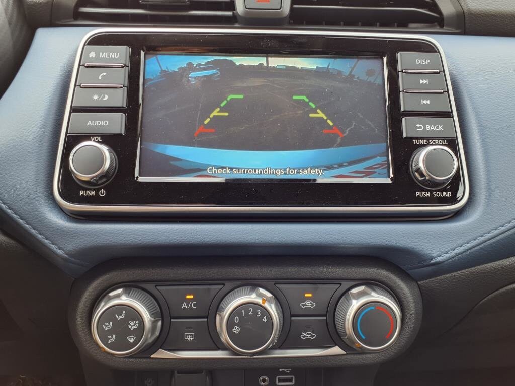 2025 Nissan Versa 1.6 SV photo 2