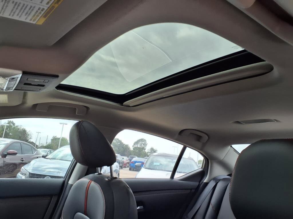 2025 Nissan Sentra SR photo 4
