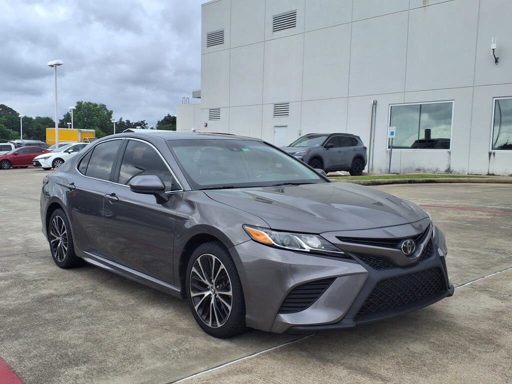 Used 2018 Toyota Camry SE with VIN 4T1B11HK7JU038302 for sale in Rosenberg, TX