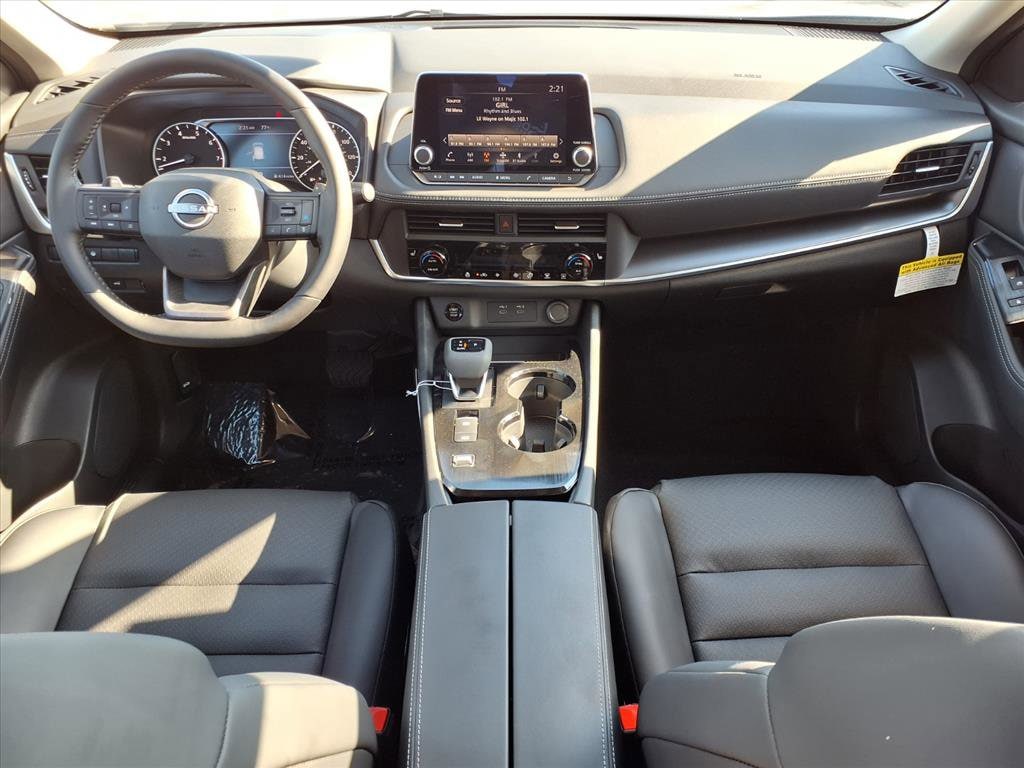 2026 Nissan Rogue SV photo 2