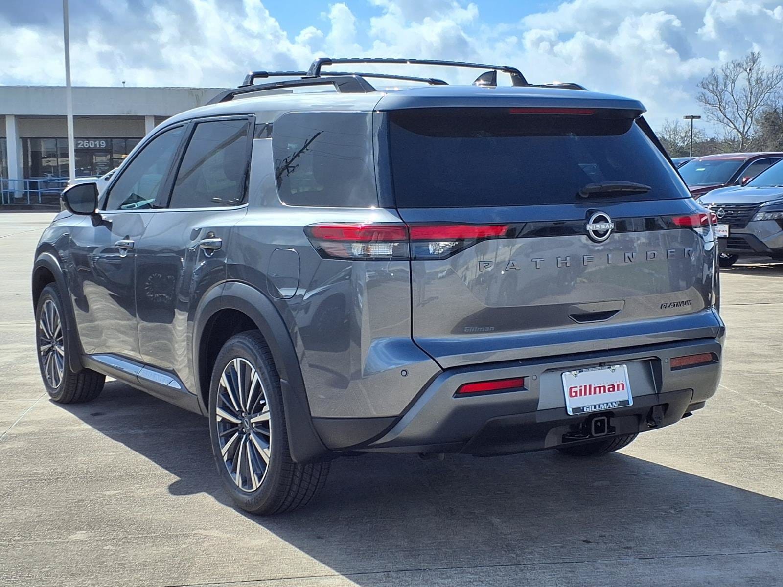 2026 Nissan Pathfinder Platinum - Photo 2
