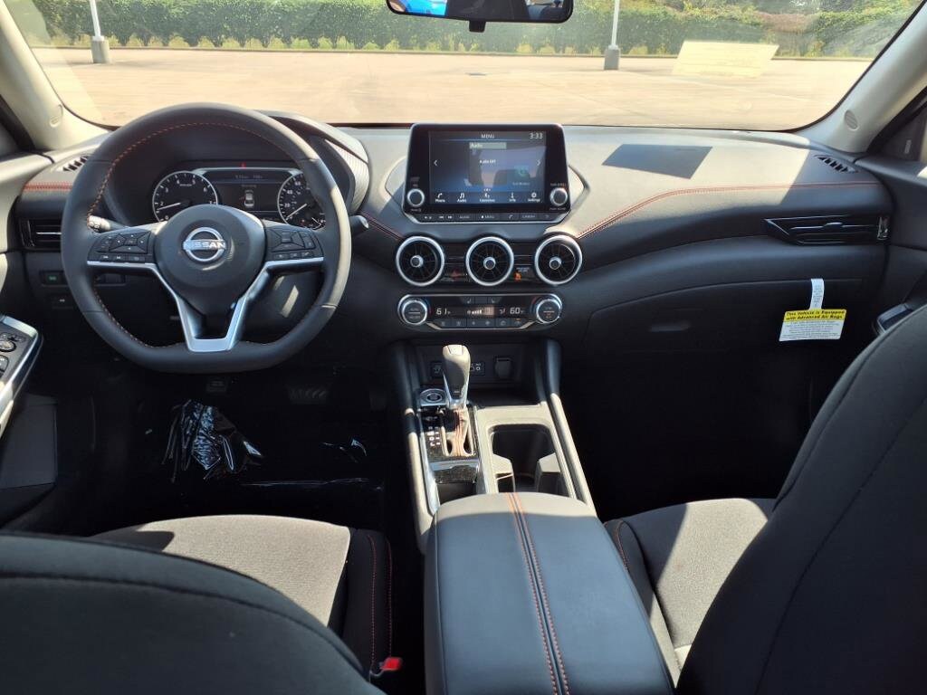 2025 Nissan Sentra SR photo 3