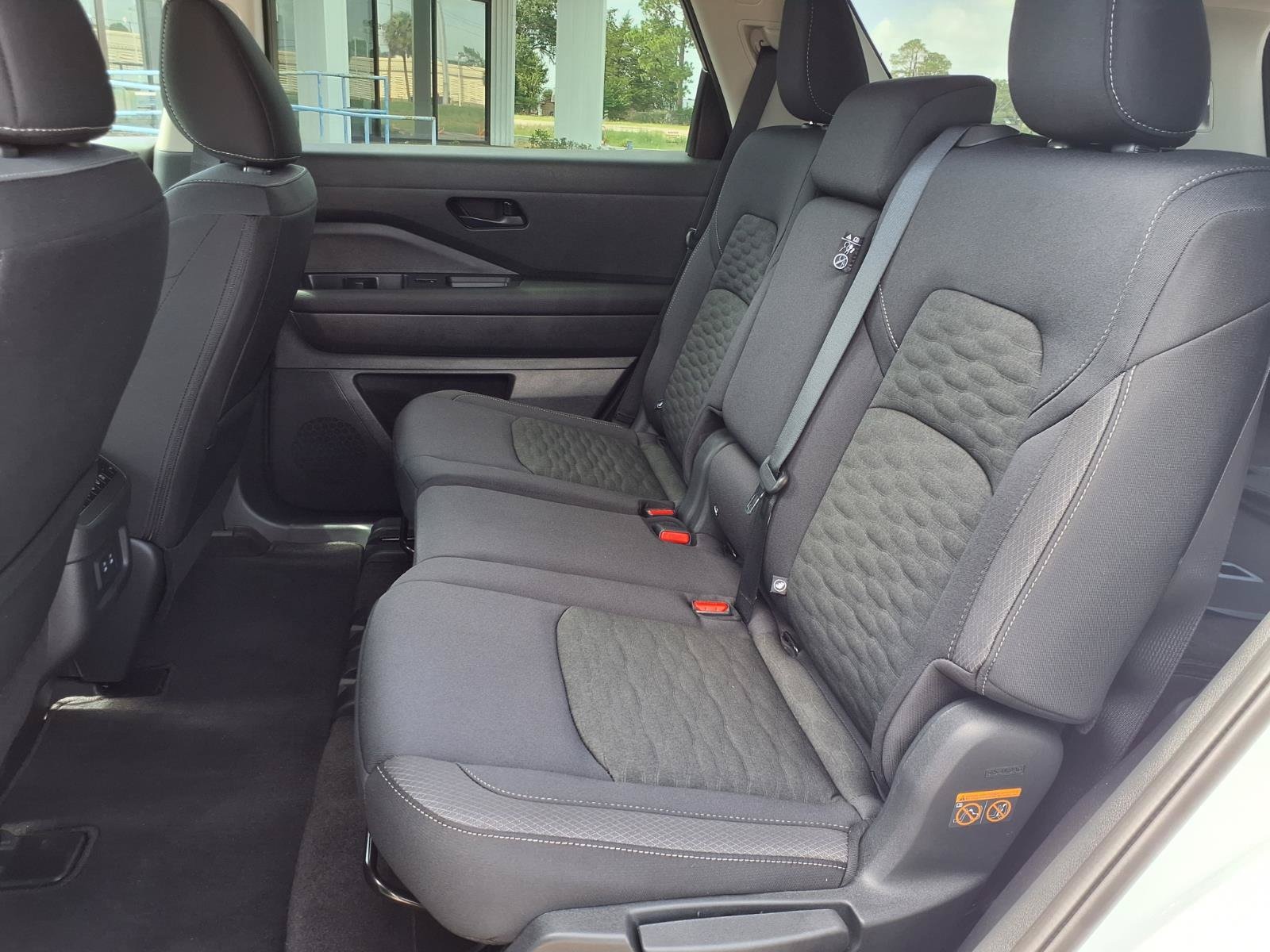 2026 Nissan Pathfinder SV - Photo 27