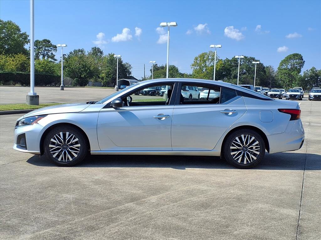 Used 2024 Nissan Altima 2.5SV 4dr Car