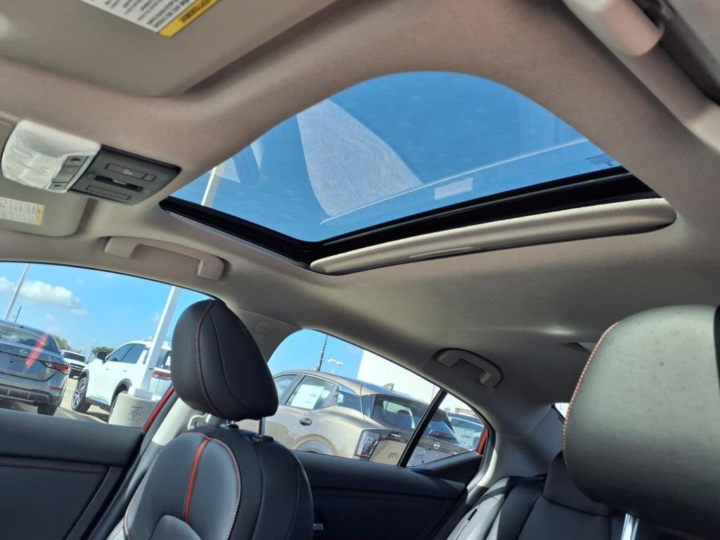 2025 Nissan Sentra SR photo 4