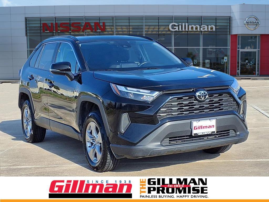 2024 Toyota RAV4 XLE's photo