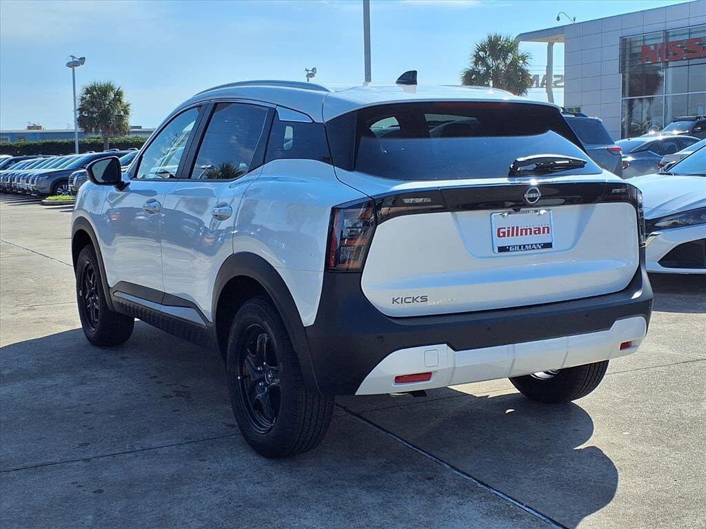 2026 Nissan Kicks SV photo 2