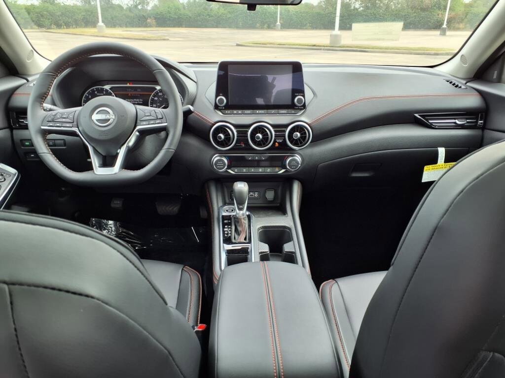 2025 Nissan Sentra SR photo 3