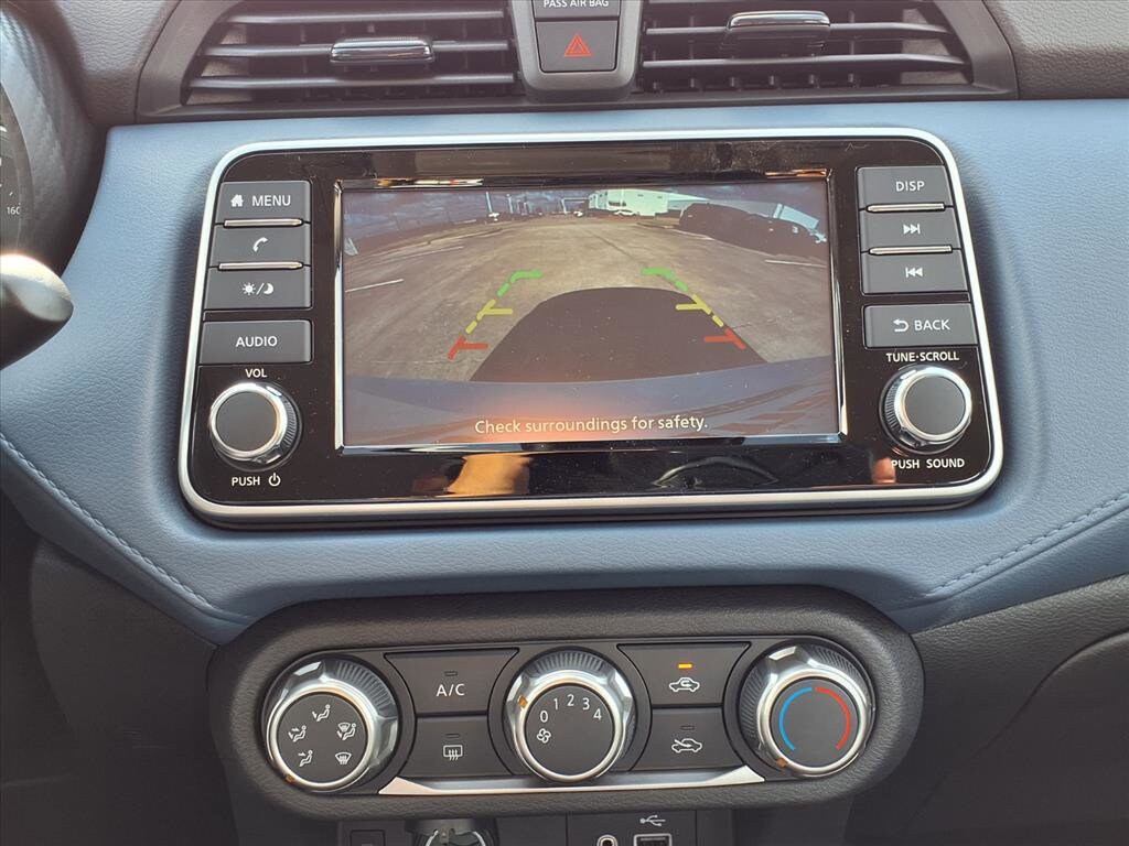 New 2025 Nissan Versa 1.6 SV Sedan