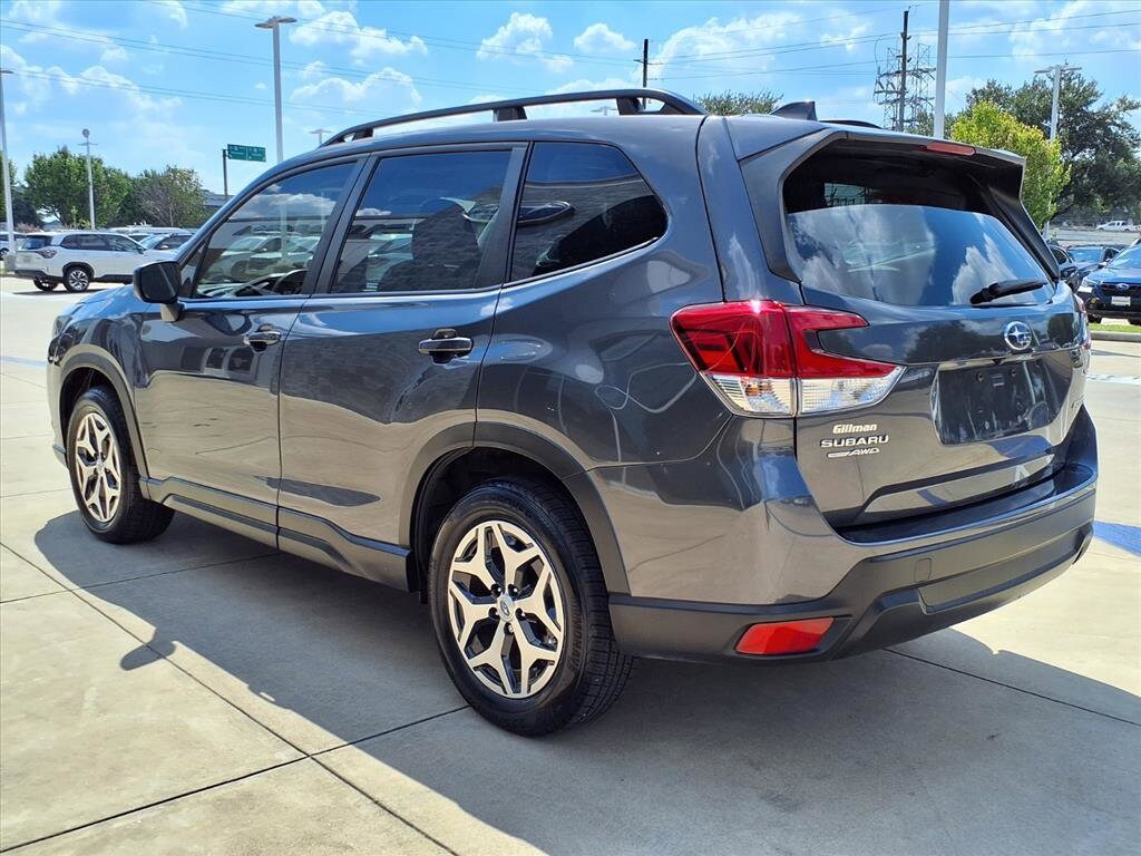2023 Subaru Forester Premium photo 2