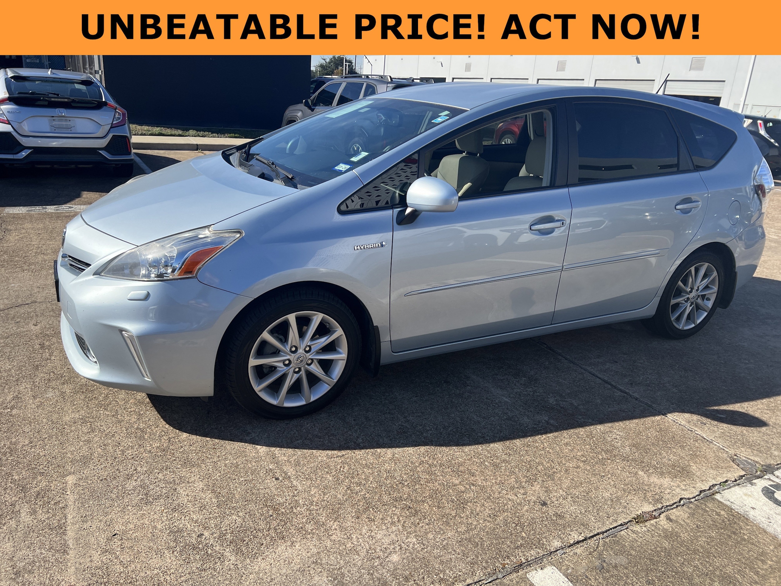 2013 Toyota Prius v Five's photo