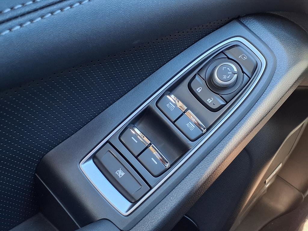 2025 Subaru Ascent Limited photo 4