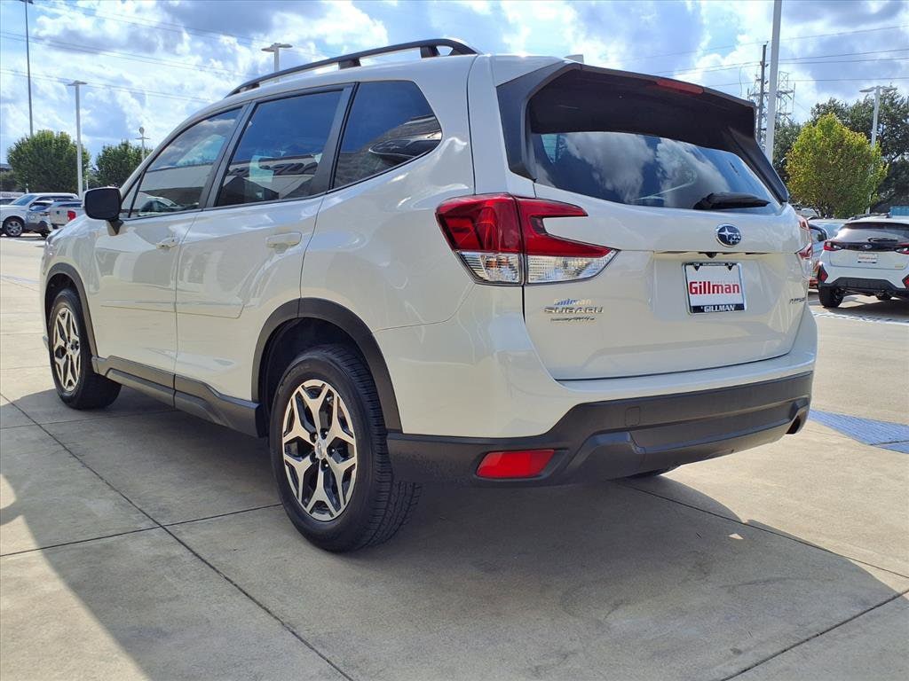 2023 Subaru Forester Premium photo 2