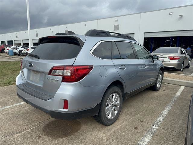 2017 Subaru Outback 2.5i Premium photo 3