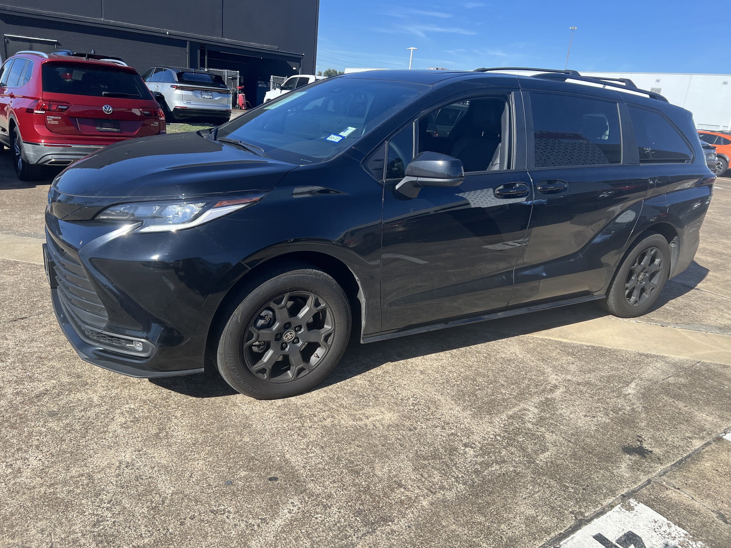 2025 Toyota Sienna Woodland Edition's photo