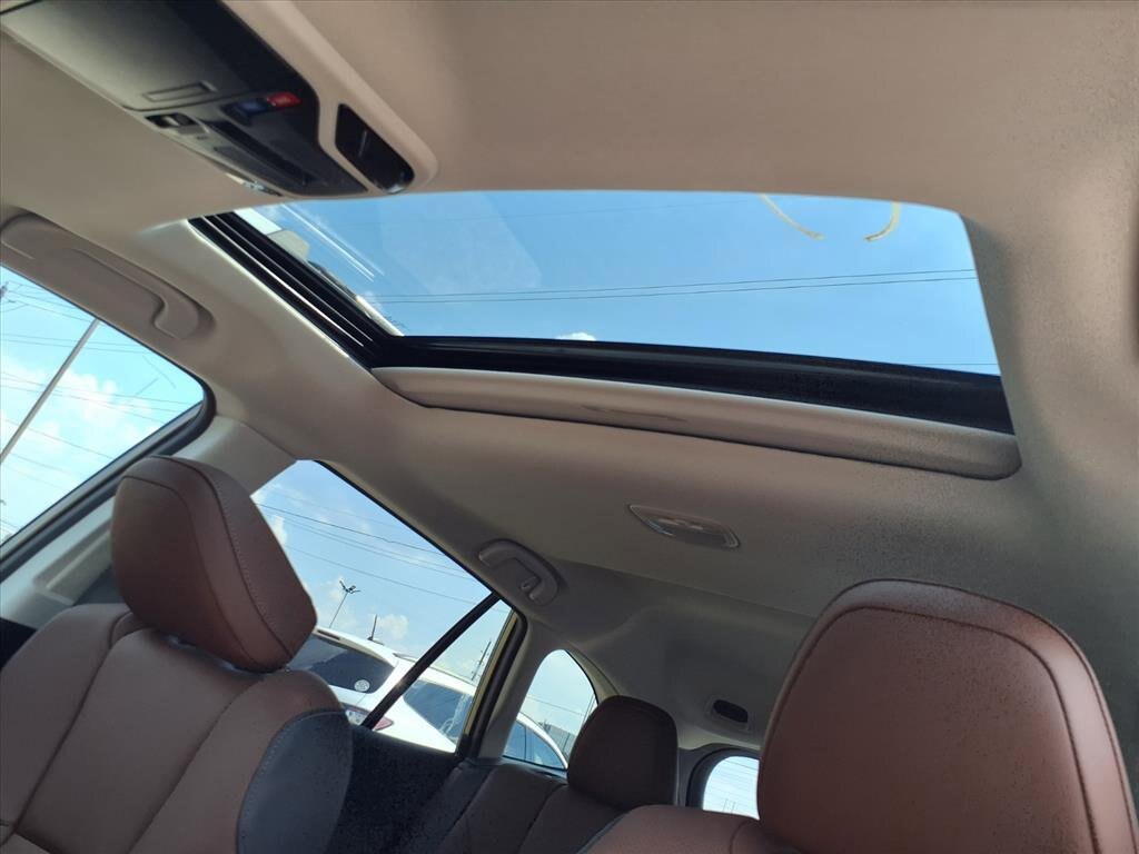 2025 Subaru Outback Touring XT photo 2