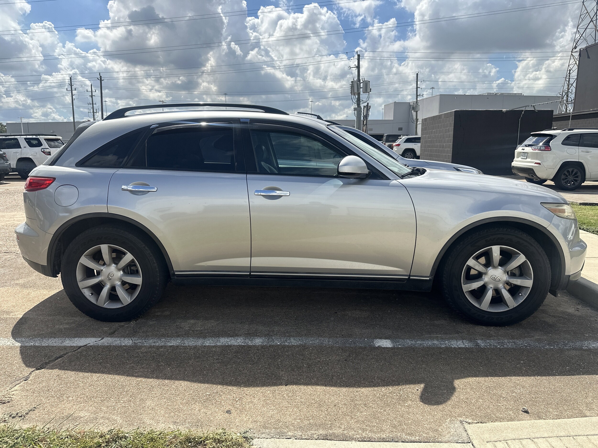 2005 Infiniti FX35 photo 3
