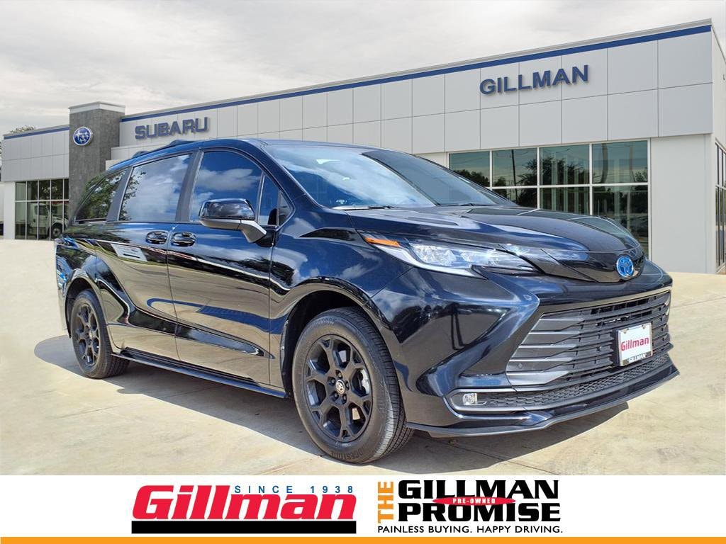 2025 Toyota Sienna Woodland Edition's photo