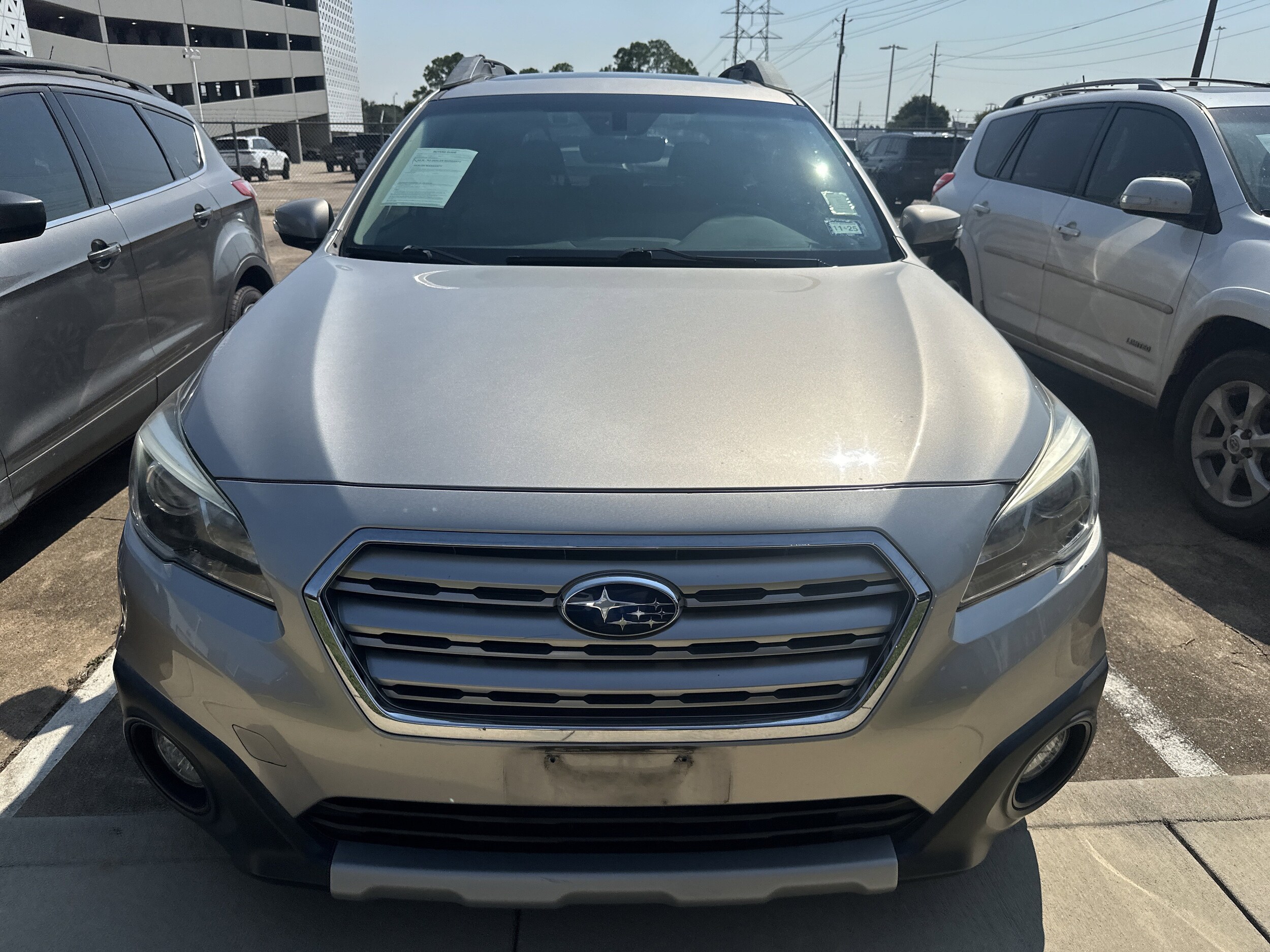 2017 Subaru Outback 2.5i Limited photo 2