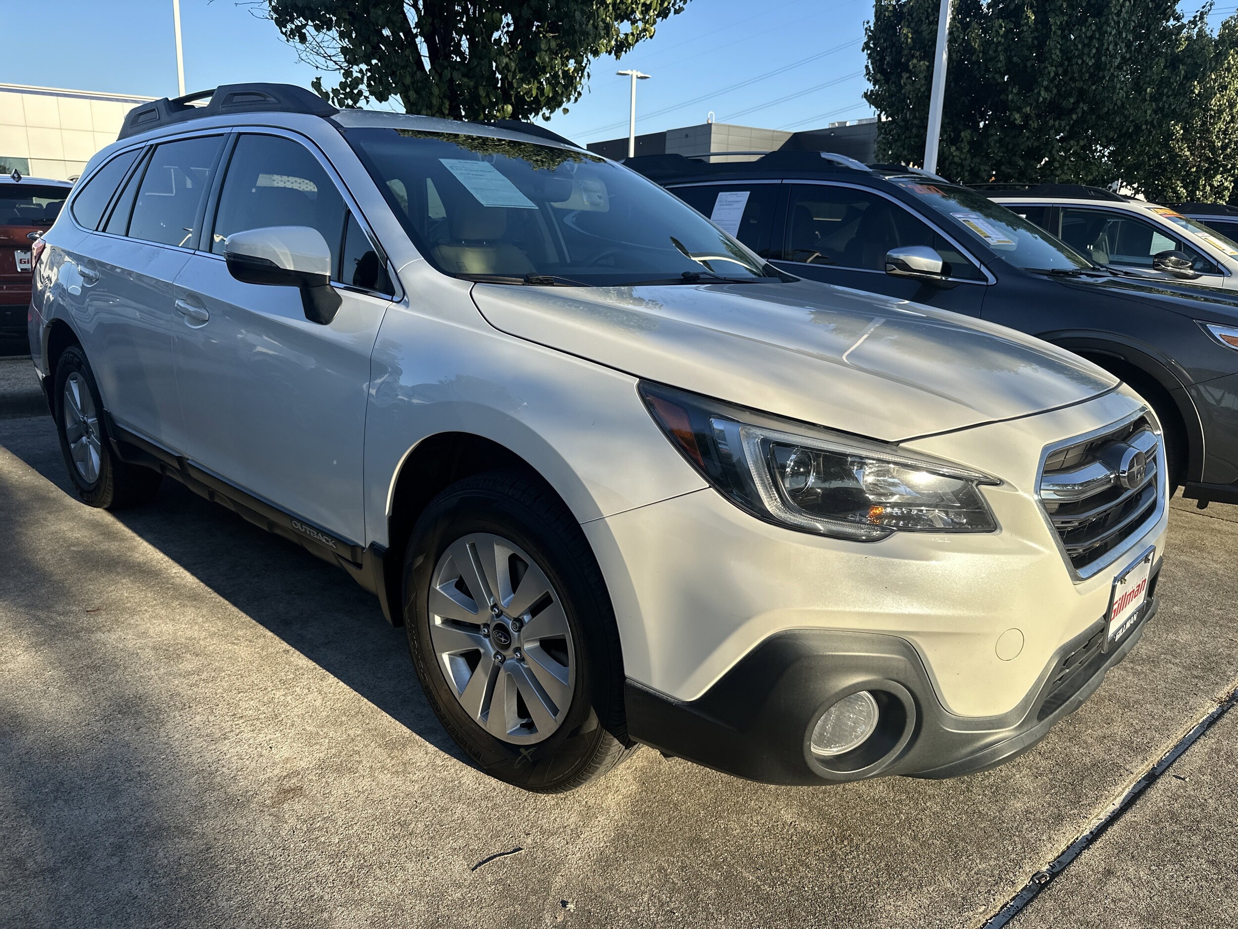 2019 Subaru Outback 2.5i Premium photo 2