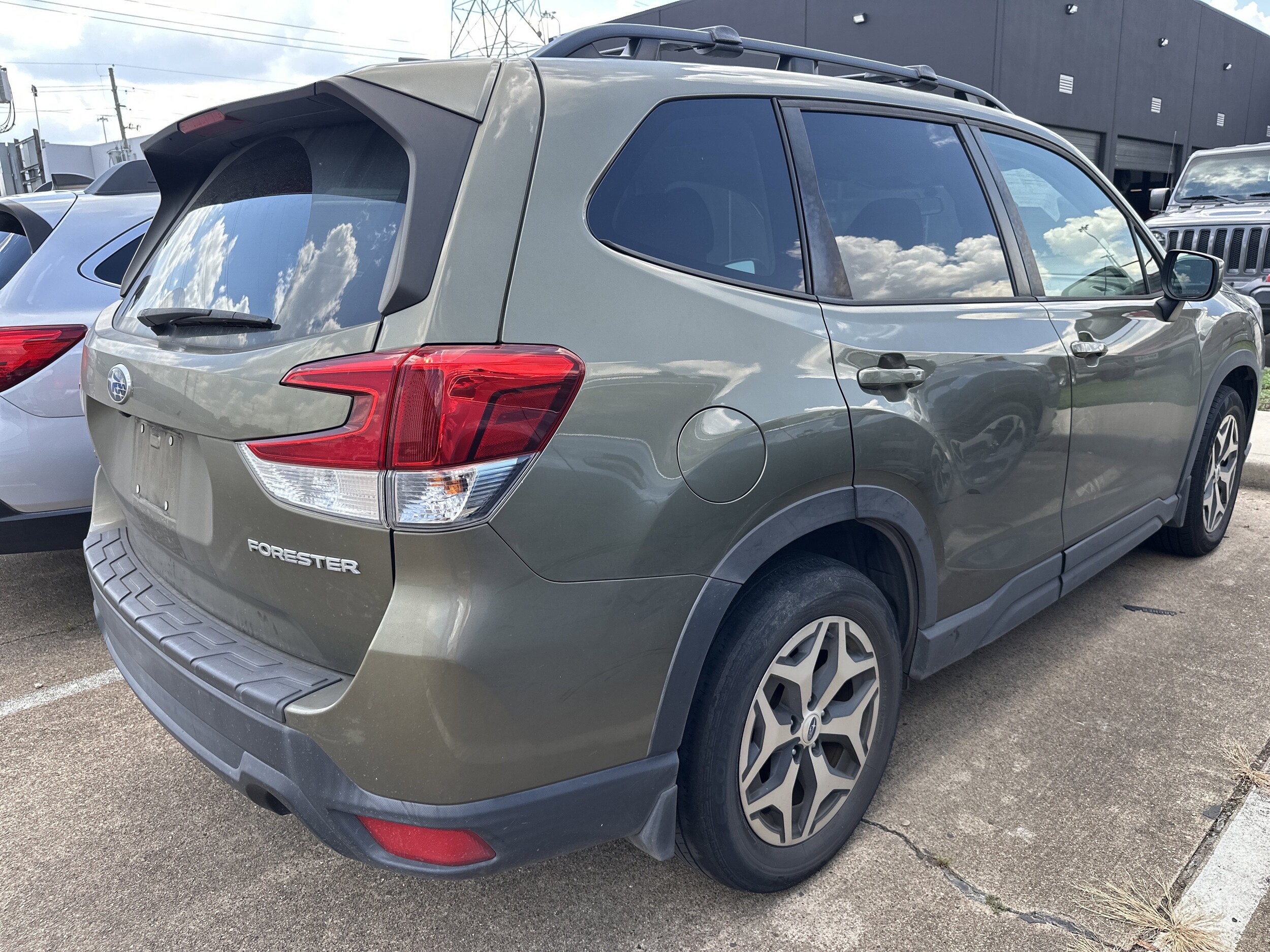 2022 Subaru Forester Premium photo 4