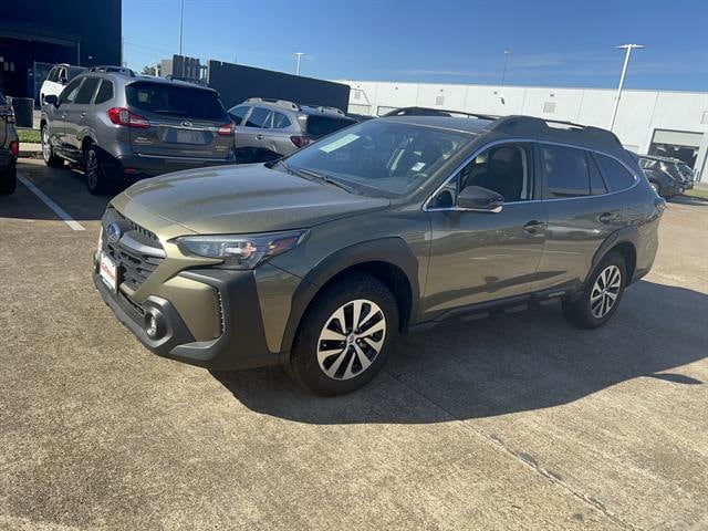 2025 Subaru Outback Premium's photo