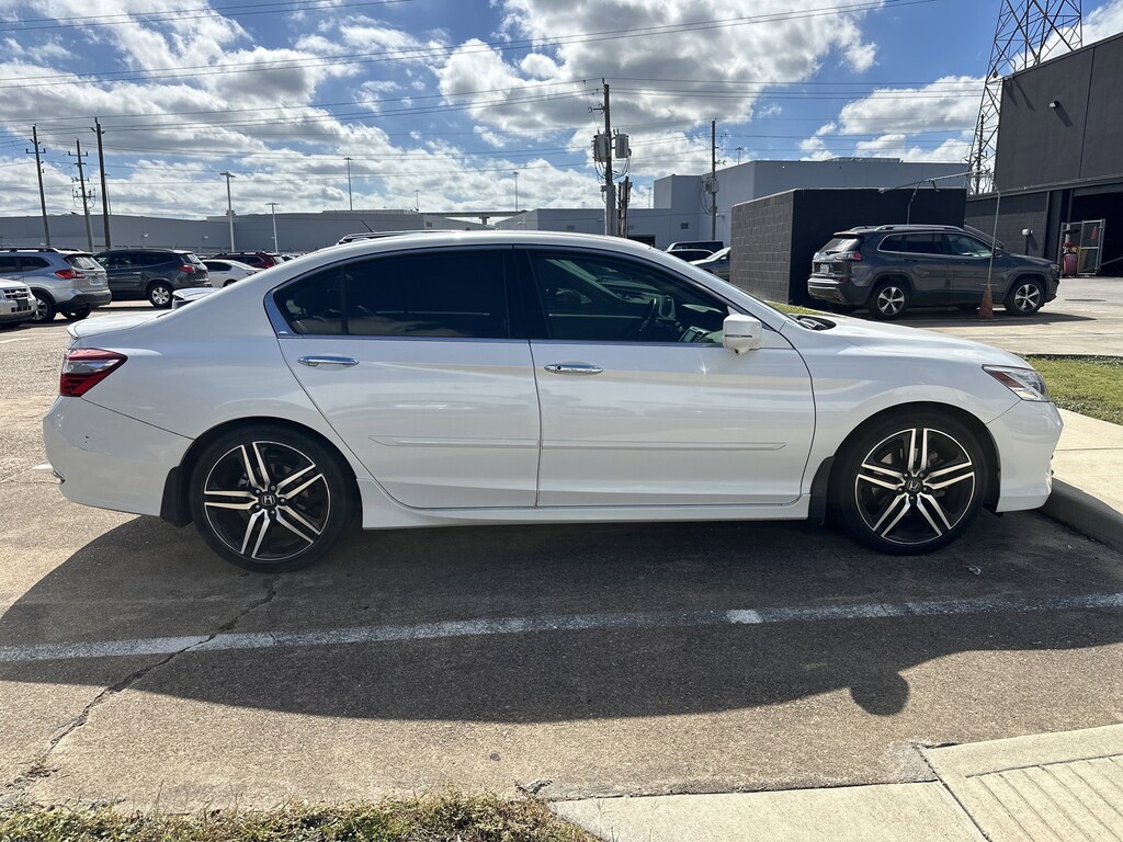 Used 2017 Honda Accord Touring Sedan