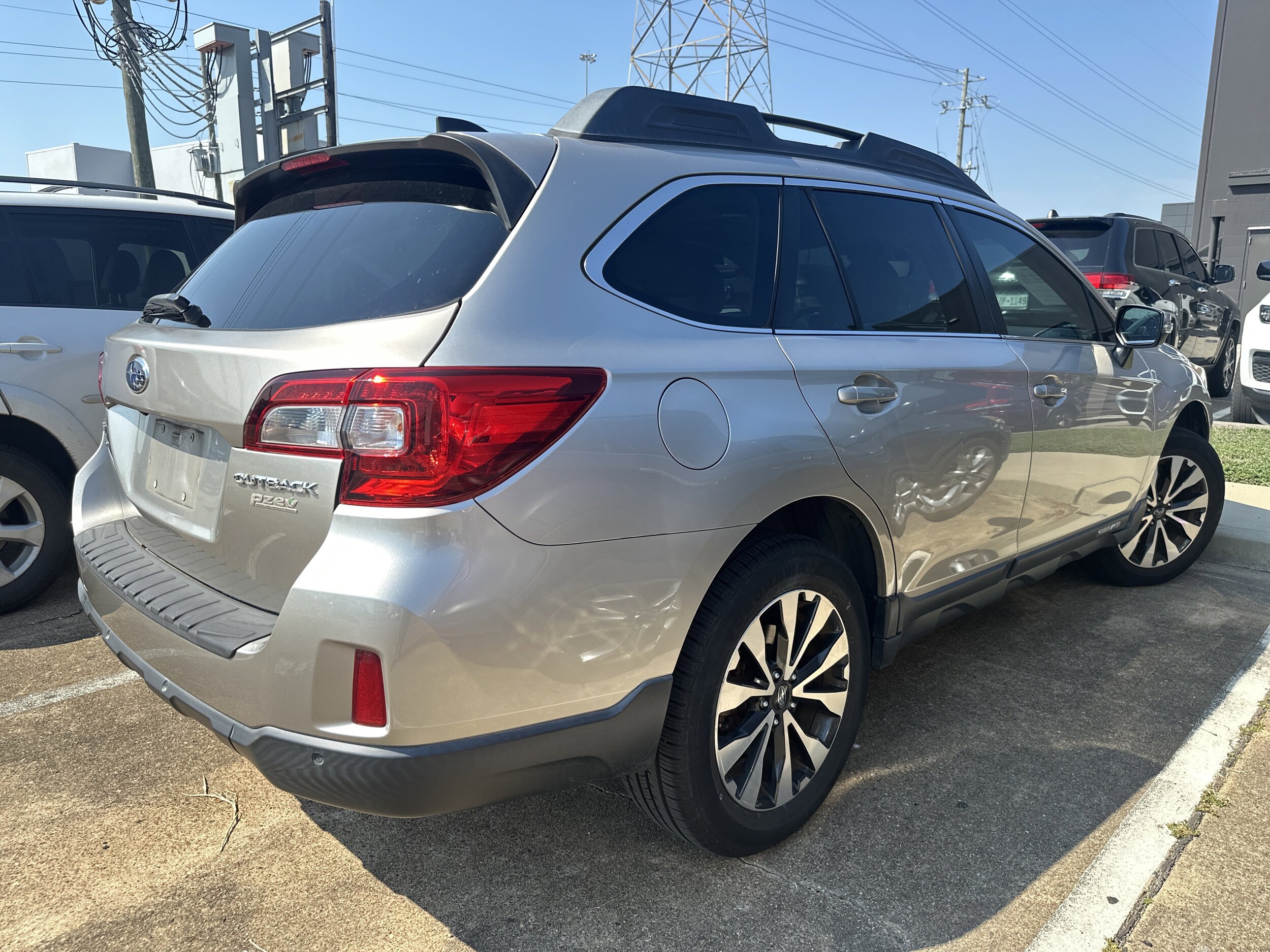 2017 Subaru Outback 2.5i Limited photo 4