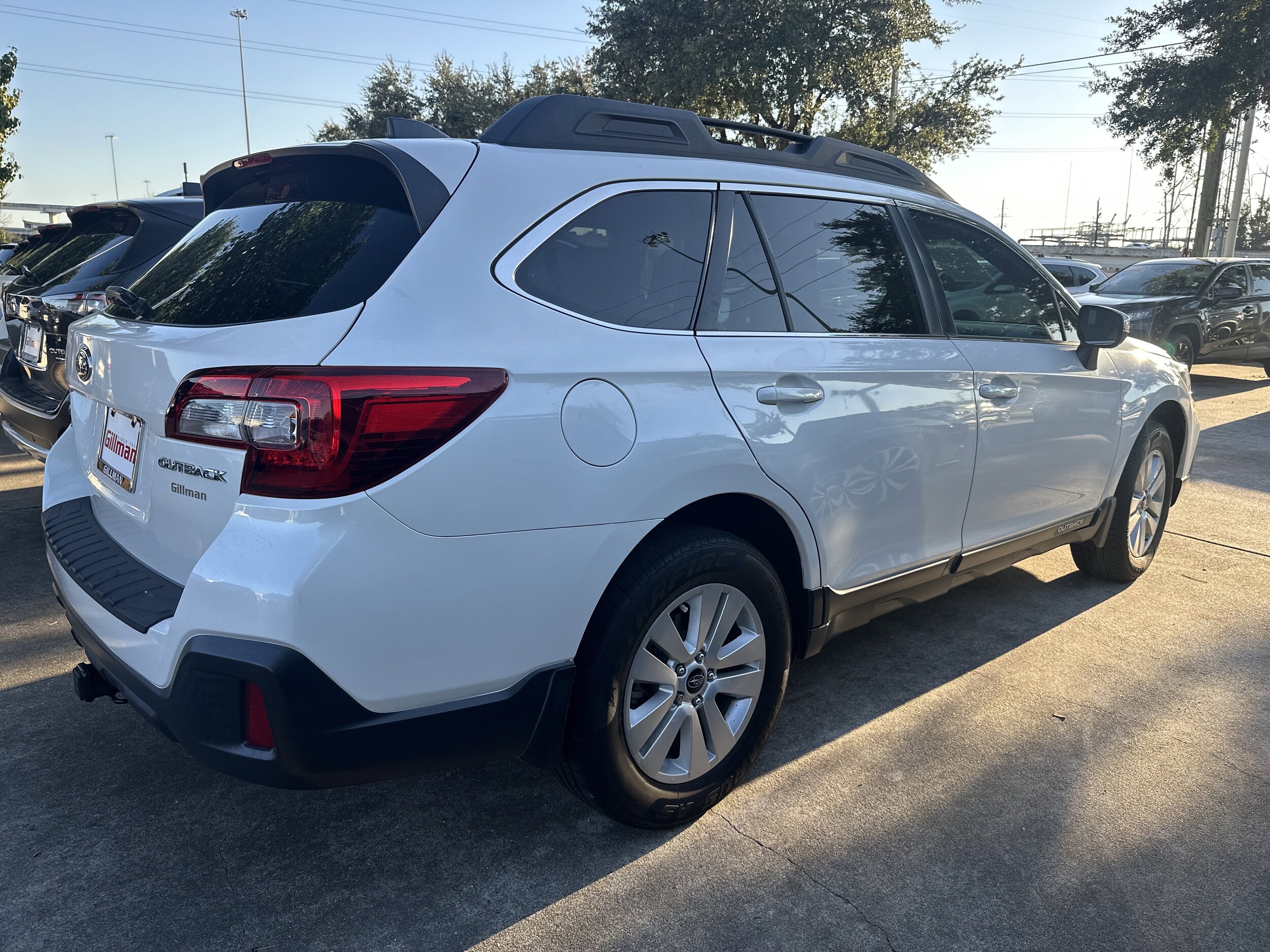 2019 Subaru Outback 2.5i Premium photo 3