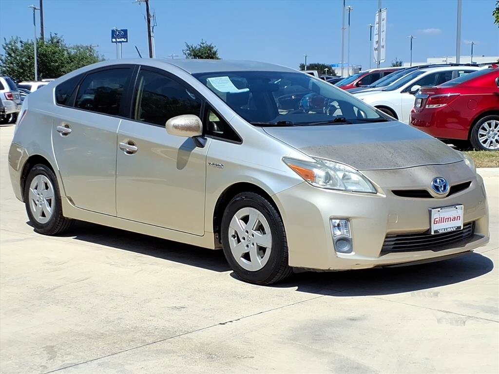 2010 Toyota Prius Three photo 2