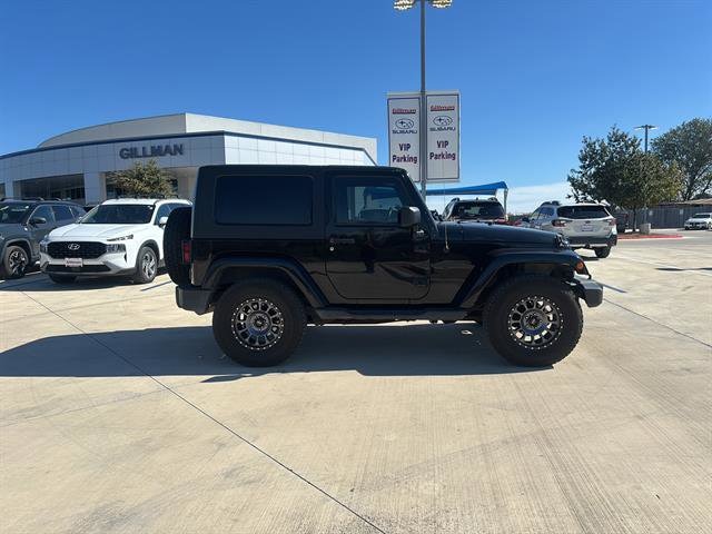 2010 Jeep Wrangler Sahara photo 3