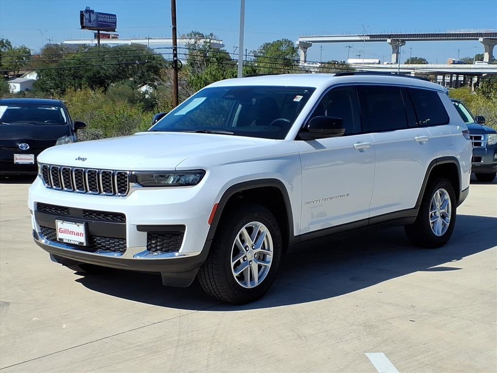 2023 Jeep Grand Cherokee Laredo photo 3