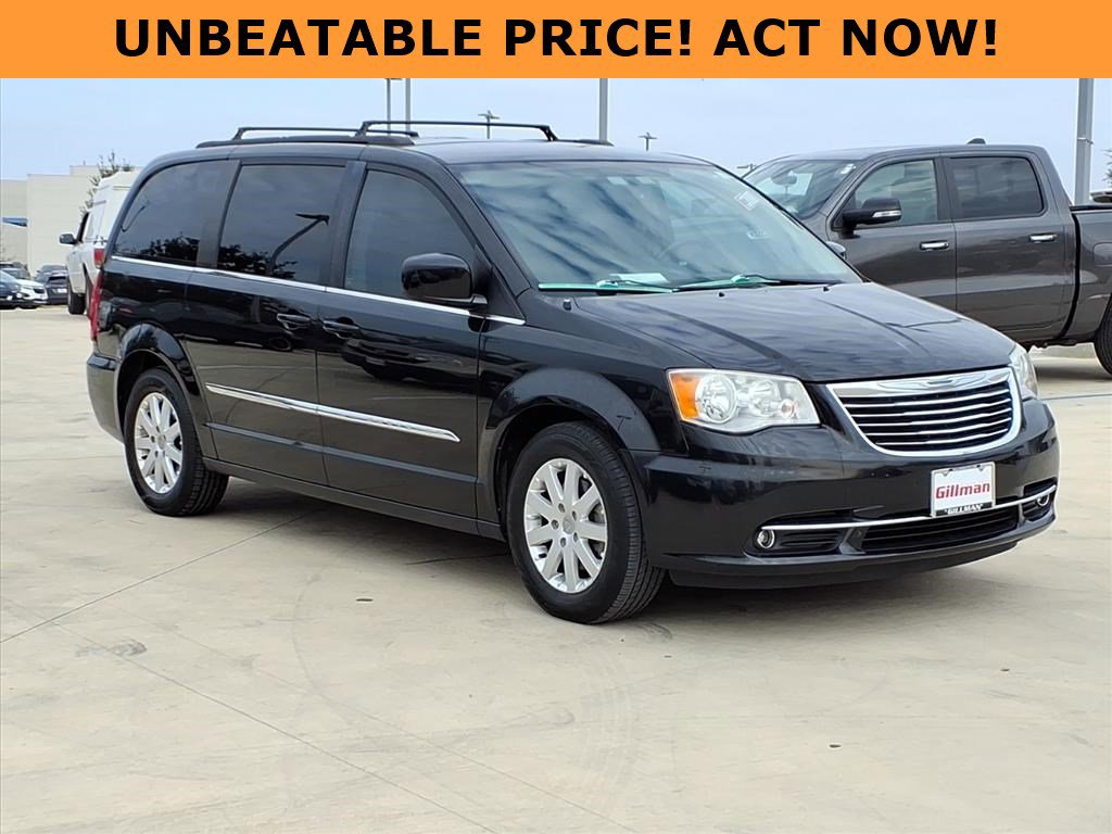 2015 Chrysler Town & Country Touring's photo