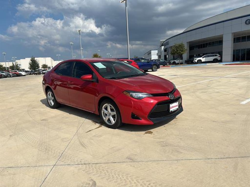 Used 2018 Toyota Corolla SE Sedan