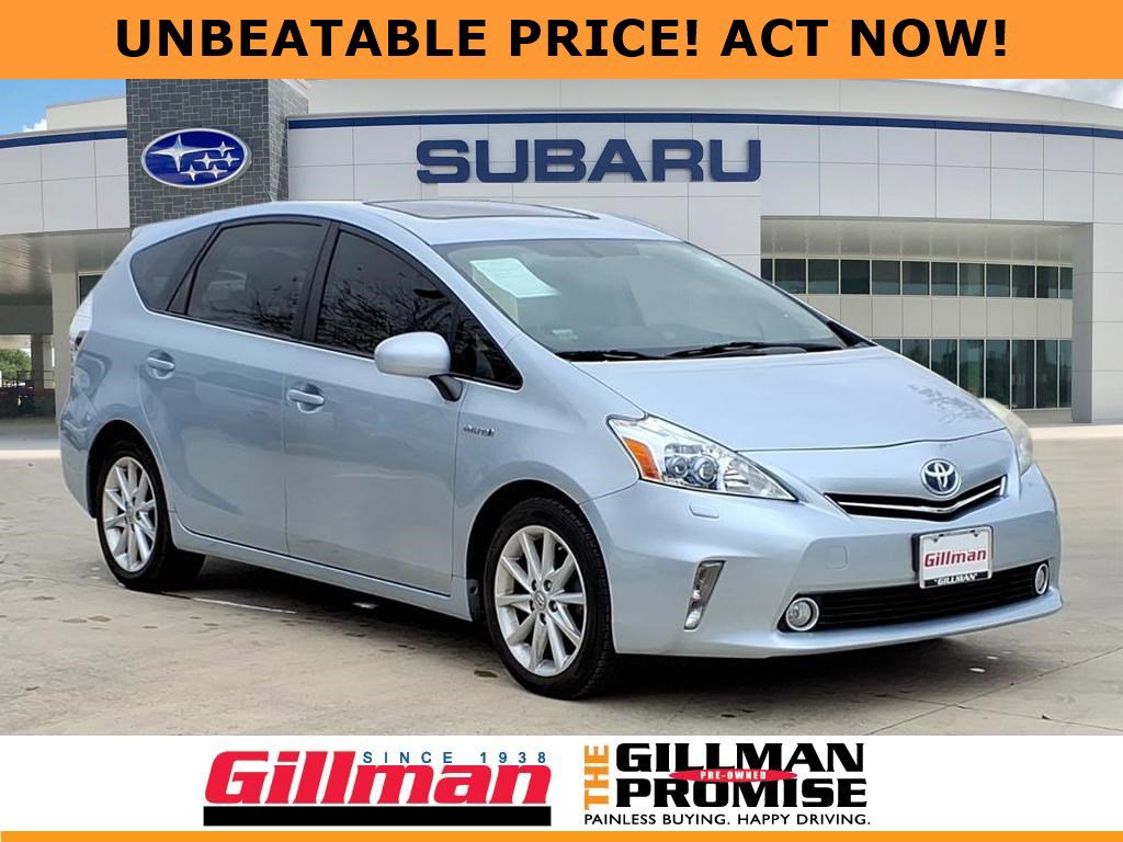 2013 Toyota Prius v Five's photo