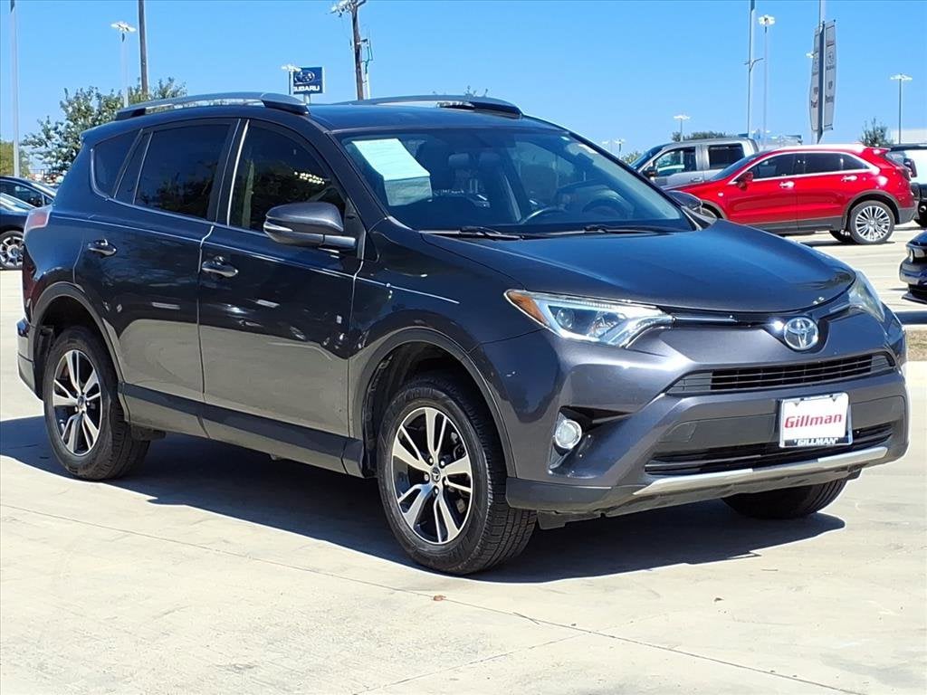 2016 Toyota RAV4 XLE photo 2