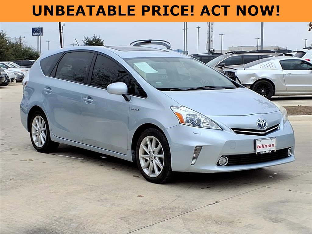 2013 Toyota Prius v Five's photo