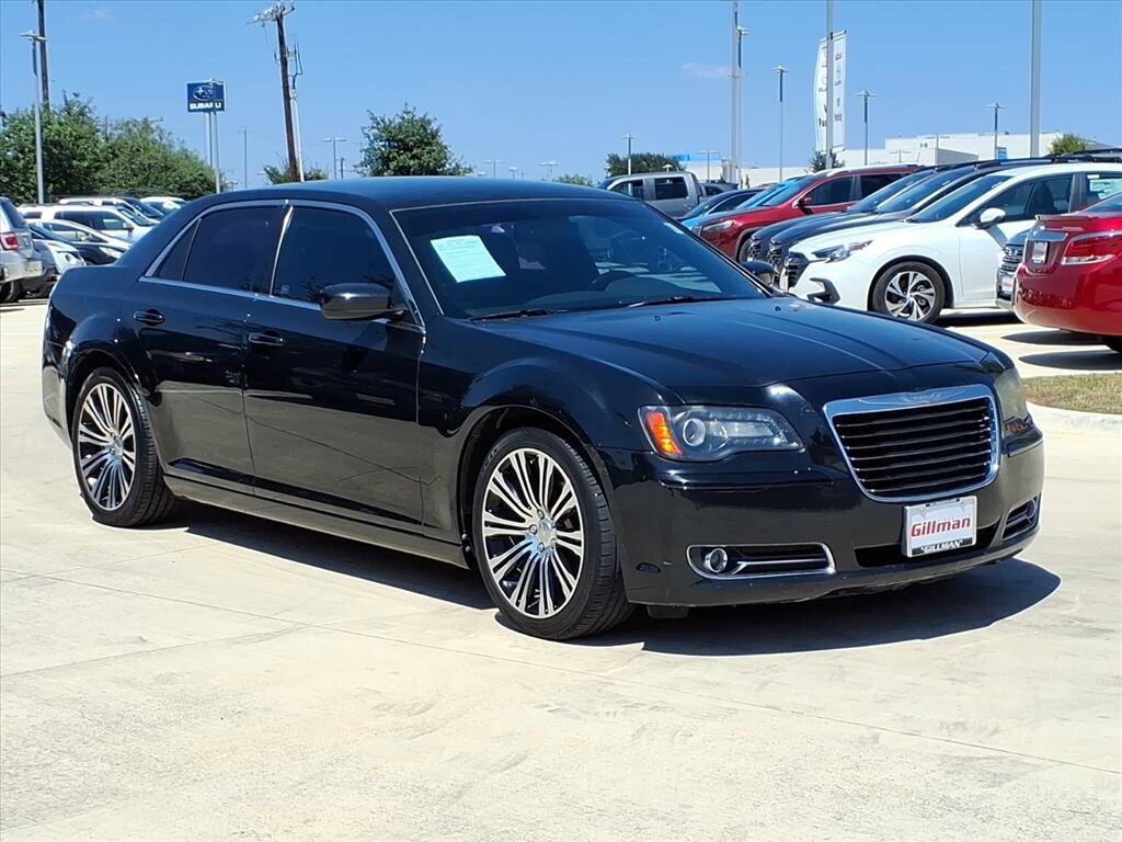 2014 Chrysler 300 photo 2