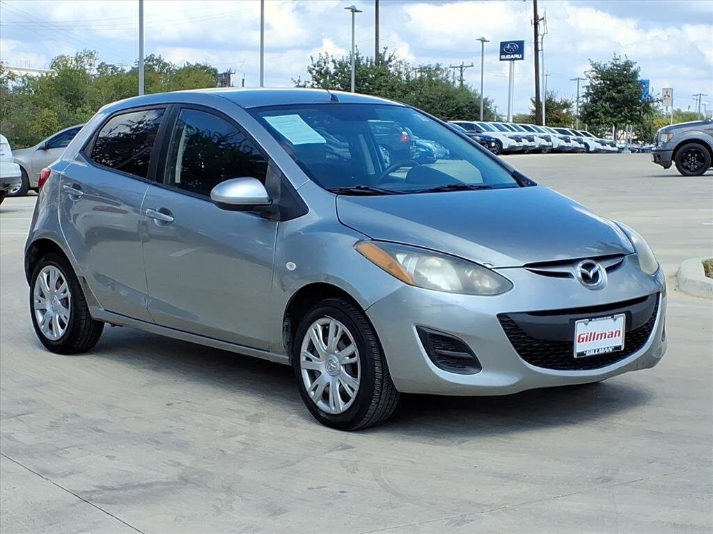 2013 Mazda Mazda2 Sport photo 2