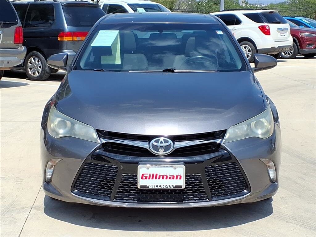2016 Toyota Camry SE photo 3